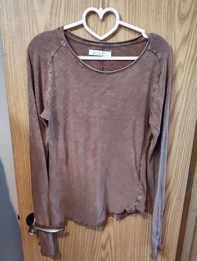 Free People Washed Long Sleeve Scoop Neck Top in Mauve Brown